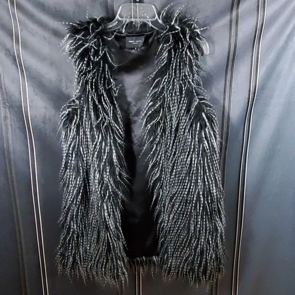 Romeo & Juliet Couture Jackets & Blazers - Romeo + Juliet Couture faux fur vest NWOT